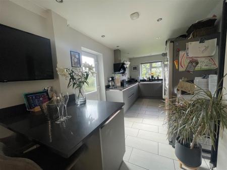 kitchen 4.jpg