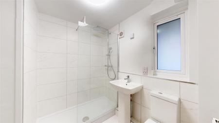 16-Danish-Court-Bathroom.jpg