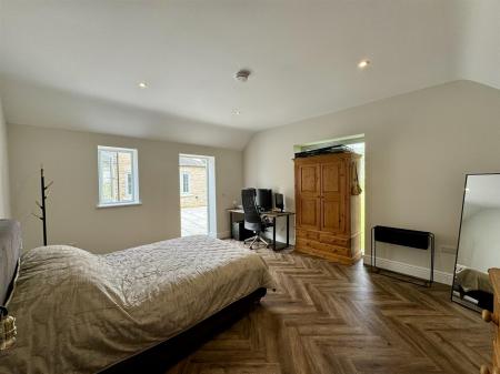 Bedroom 5/Office