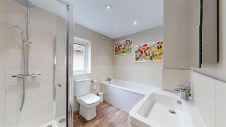 En Suite/Family Bathroom