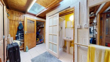 Side Lobby & Cloakroom