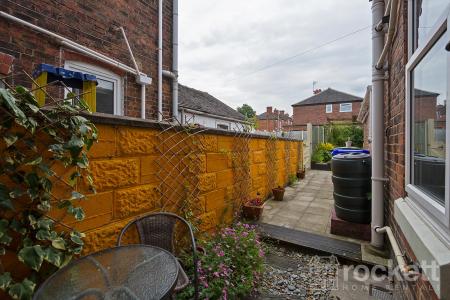 28_Eaves_Lane_gwi_52