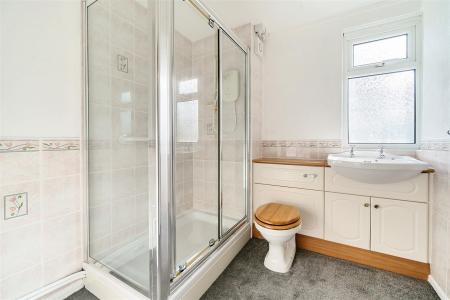 Retreat Close Shower Room.jpg