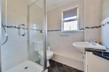 Brakefield Shower Room.jpg