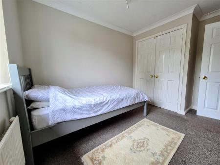 GW25 Bed 2 V.jpg