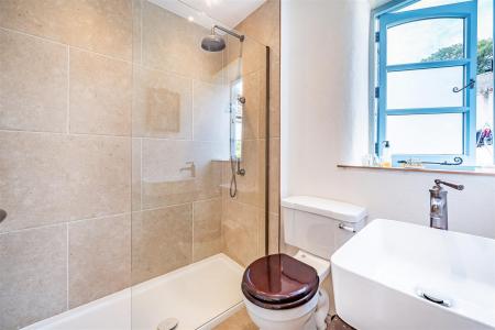 Ludd House Downstairs Ensuite.jpg