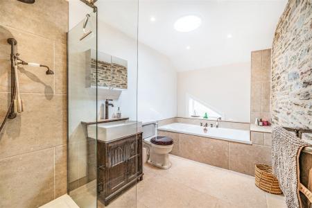 Ludd House Bathroom.jpg