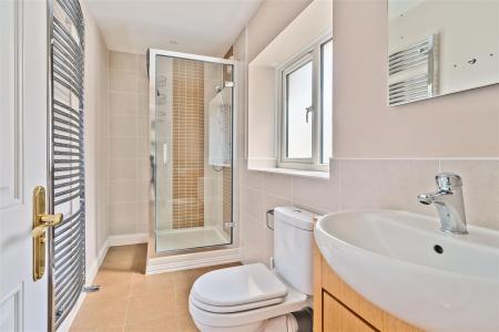 Eden Annexe Shower Room.jpg