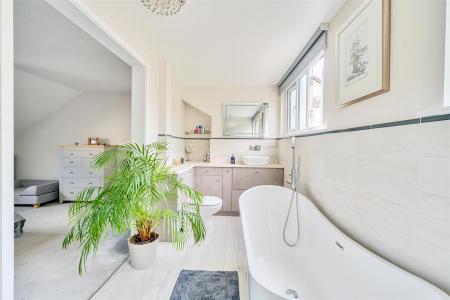 Spinney Bed1 Ensuite..jpg