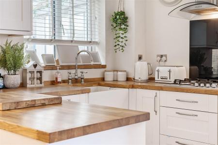 Torre Kitchen..jpg