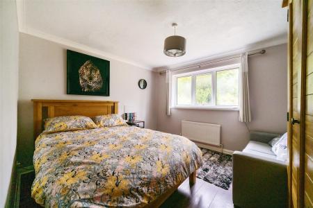 Cole Lane Bed 2.jpg