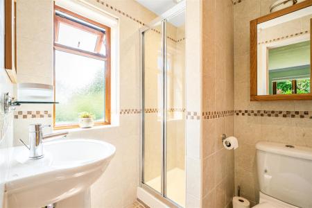 Cole Ensuite.jpg