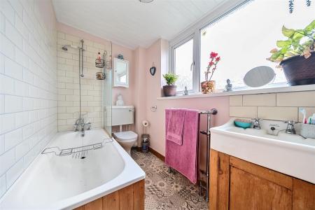 Clare St 26 Bathroom.jpg