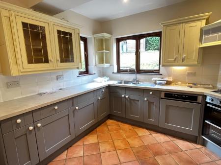 Kitchen 2.jpg