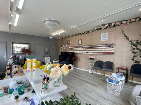 Nail salon i.jpg