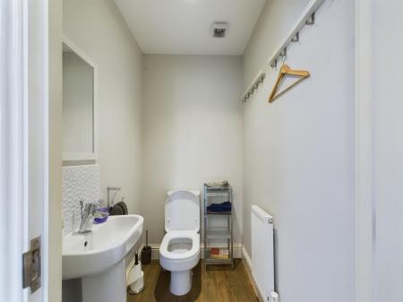 Guest's Cloakroom & WC