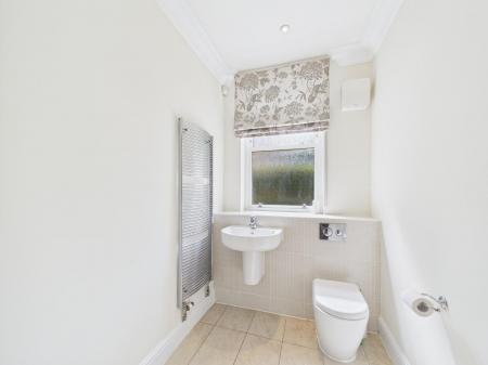 Guest's Cloakroom & WC