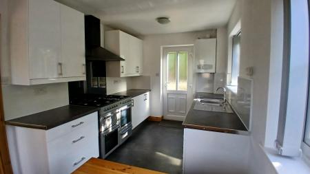 Kitchen 1.jpg