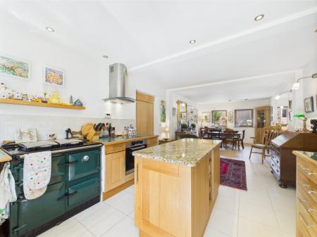 Kitchen & Dining Area