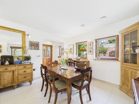 Kitchen & Dining Area