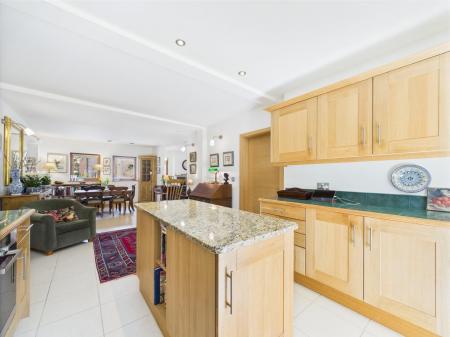 Kitchen & Dining Area