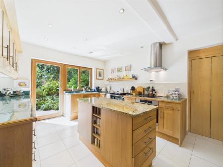 Kitchen & Dining Area