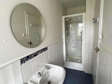 Bathroom 2.jpg