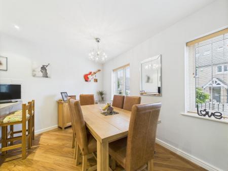 Kitchen/ Dining Room