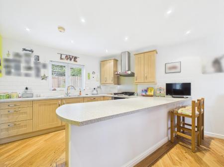 Kitchen/ Dining Room