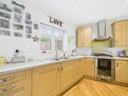 Kitchen/ Dining Room