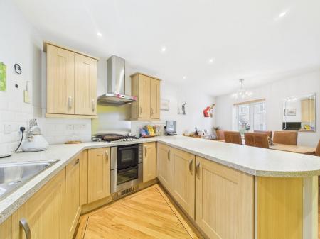 Kitchen/ Dining Room