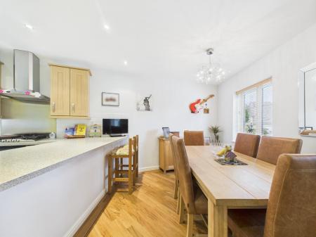 Kitchen/ Dining Room