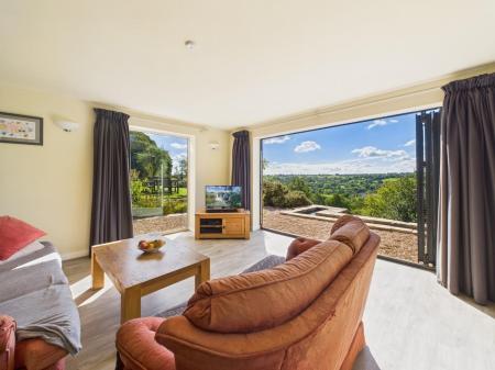 Kitchen / Living Area