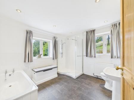 En-Suite Bathroom