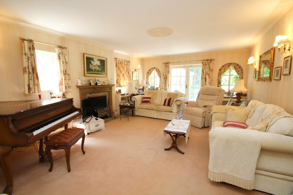 4 bedroom Detached House for sale in Surbiton