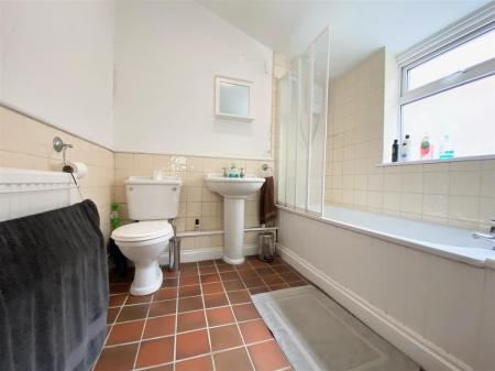 Bathroom.jpg
