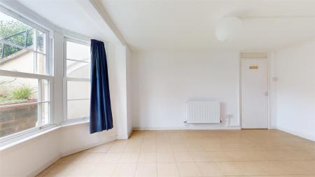 Bedroom 1 (2).jpg