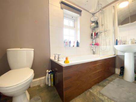 Bathroom 2.jpg