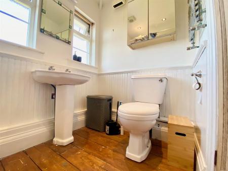 Bathroom 3.jpg