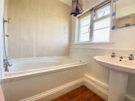 Bathroom 2.jpg