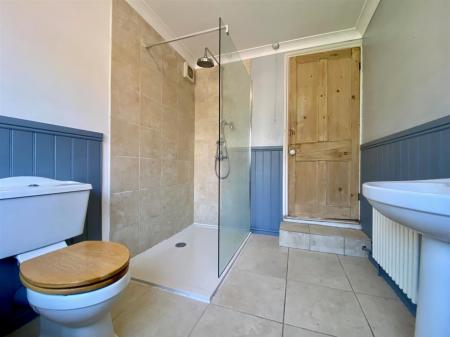 Bathroom 2.jpg