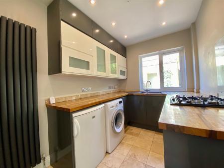 Kitchen 2.jpg
