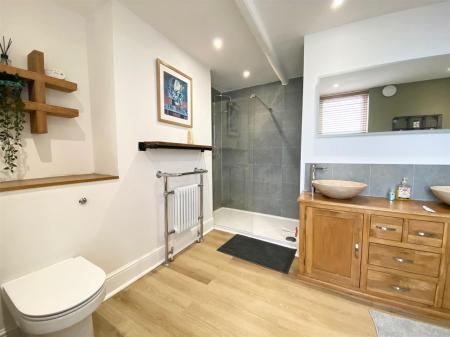 Bathroom 2 - 50 SR.jpg