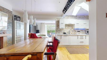 Kitchen/Breakfast Area