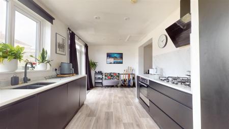 Kitchen/Breakfast Area