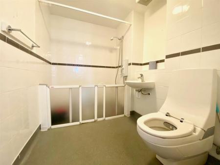 Bathroom.jpg