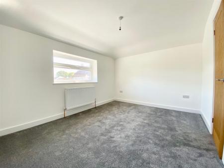 Bedroom 1.jpg
