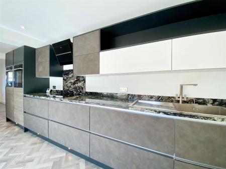 Kitchen 3.jpg