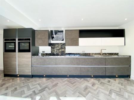Kitchen 1.jpg