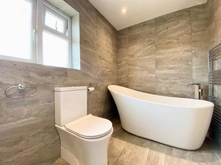 Bathroom 2.jpg